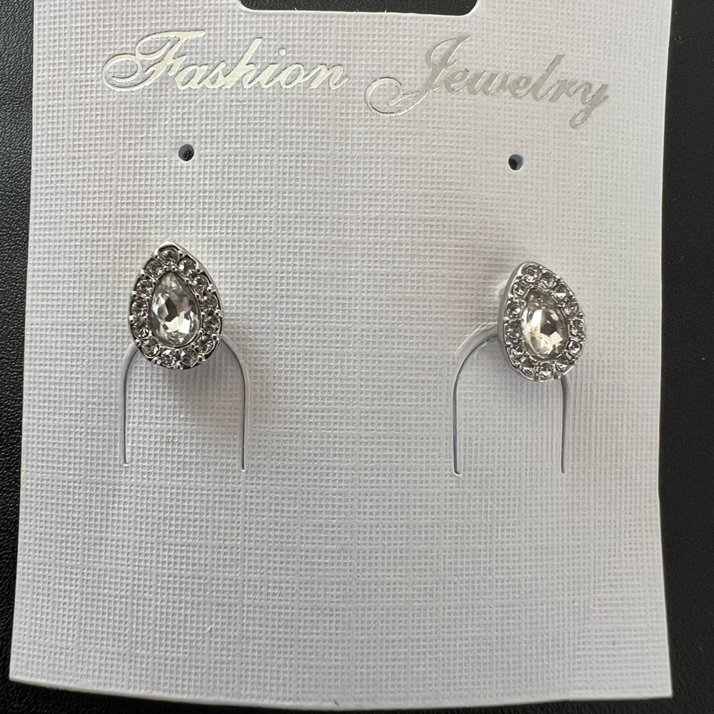 Silver Crystal Stud Earrings NWT - Picture 3 of 4